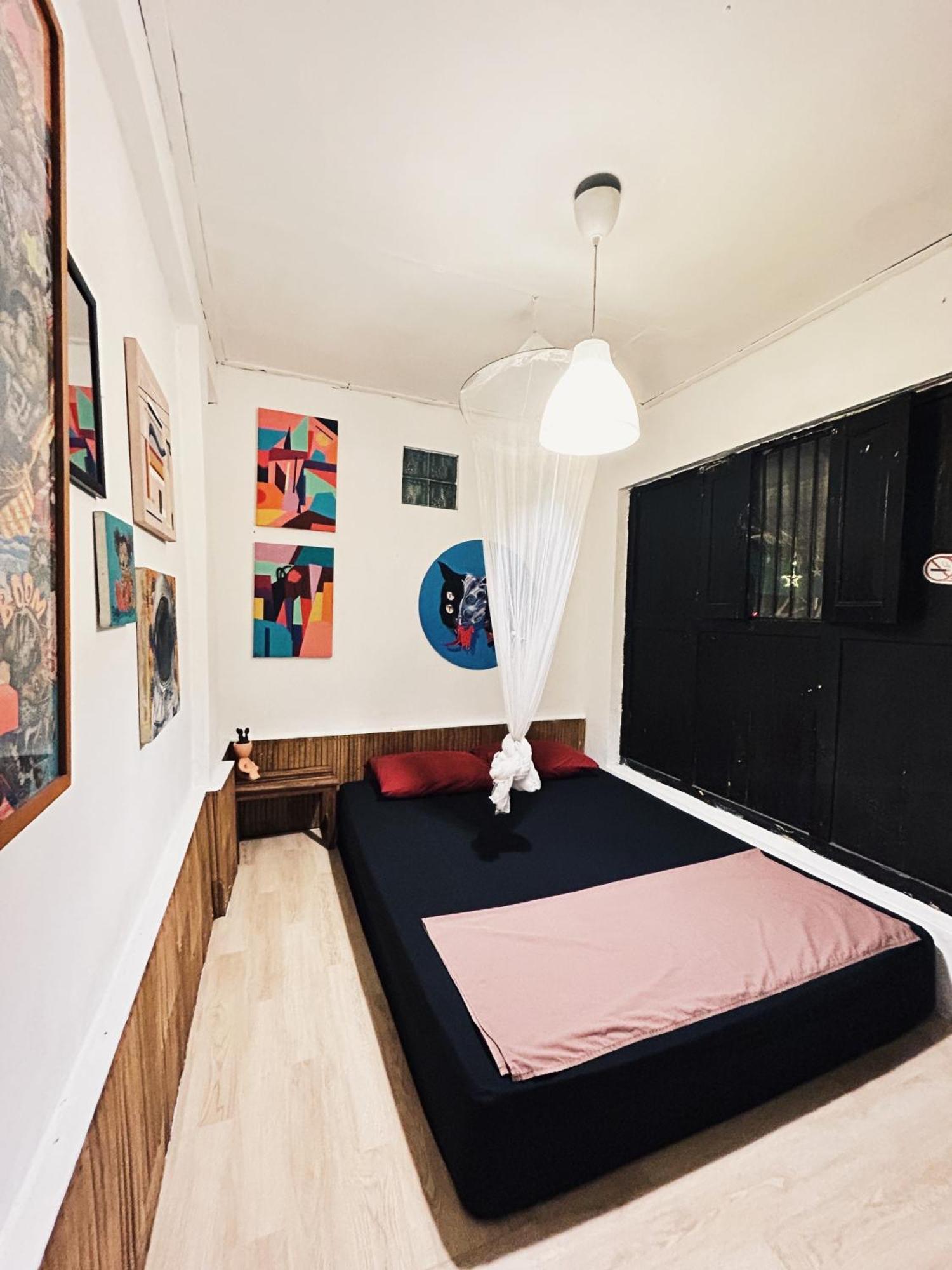 Losmanos Hostel Yogyakarta Exterior photo